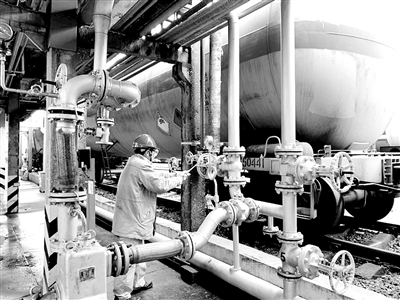 武漢石化煉油四部鐵路站 開好頭、起好步，為企業生產平穩運行注入新動力